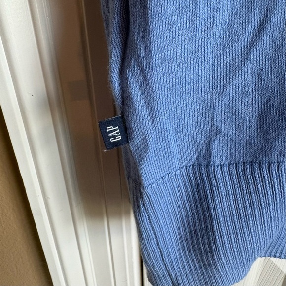Gap Lightweight Sweater - Picture 6 of 10